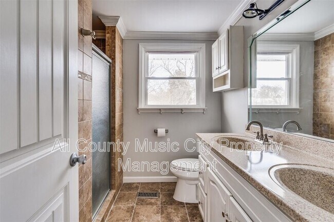 Building Photo - 209 Rhine Dr