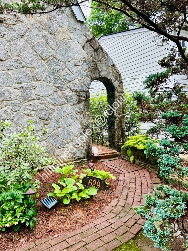 Private entrance with walkway from parking pad. - 629 Hillpine Dr NE