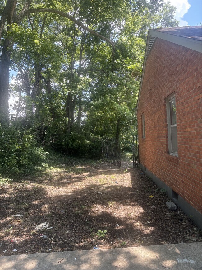 Building Photo - 923 Tampa Ave
