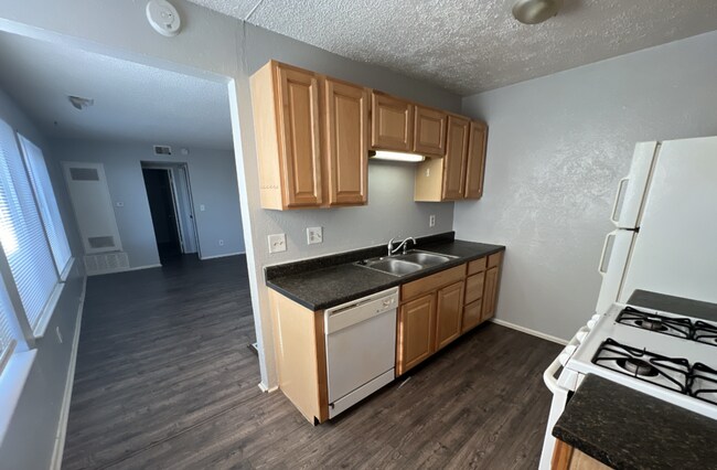 Building Photo - Studio Apartment in High Hollows Condominiums