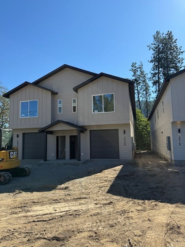 Primary Photo - Duplex in CDA !