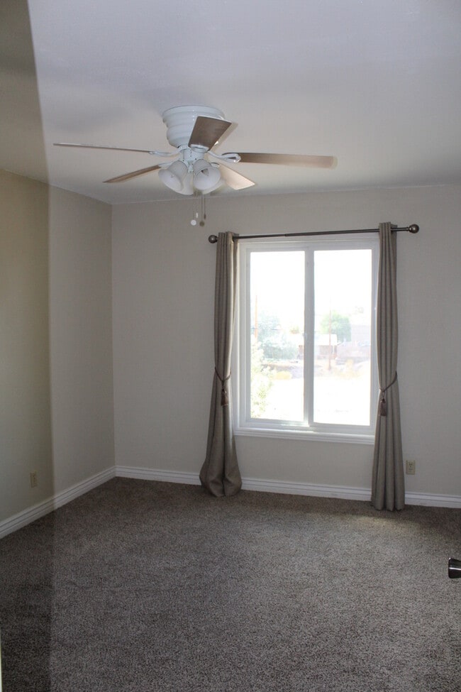 Building Photo - Remodeled 3 Bed 2 Bath Long Term Rental!