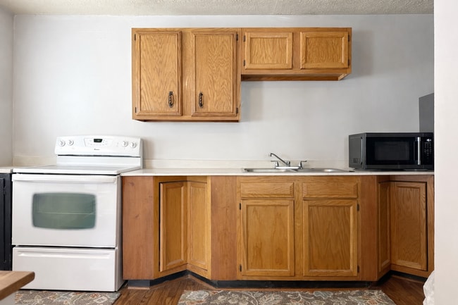 Building Photo - 606 5th St