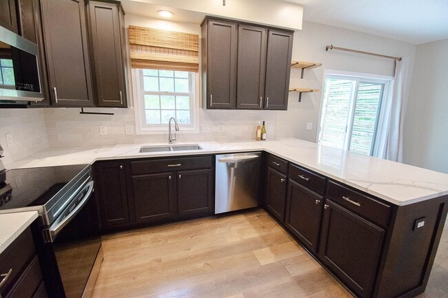 Building Photo - 2107 Ponderosa Dr SW