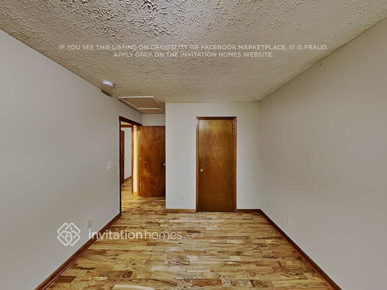 Building Photo - 155 W Mountain Oak St