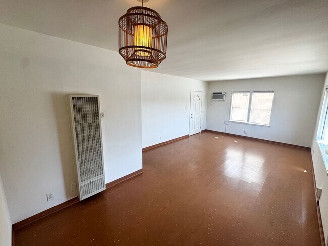 Building Photo - 1822 Hillhurst Ave