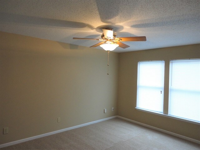 Building Photo - 9211 Wandflower Dr