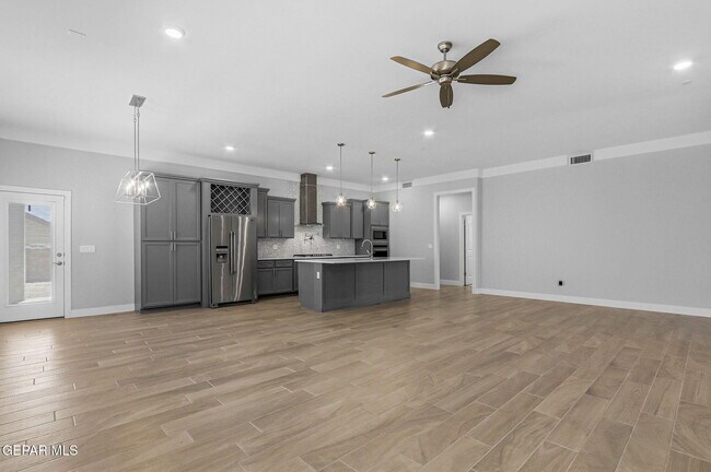 Building Photo - 13580 Lawkland St