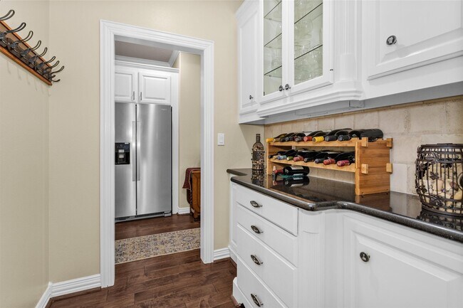 Building Photo - 1502 Wimbledon Dr