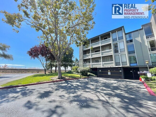 Building Photo - 1051 Beach Park Blvd