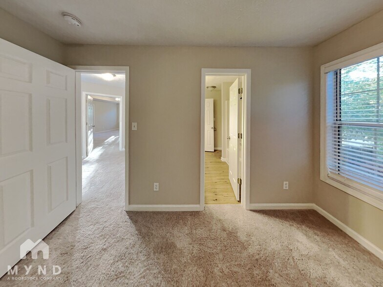 Building Photo - 839 Whitehaven Ln