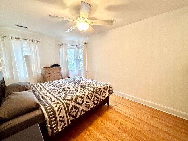 Building Photo - Cozy Home in Norfolk!