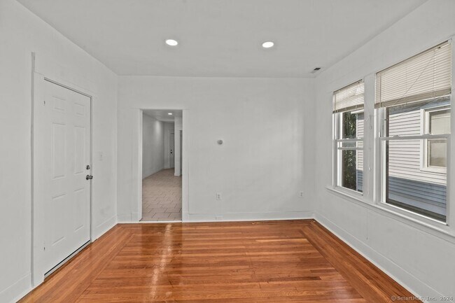 Building Photo - 56 Blake St