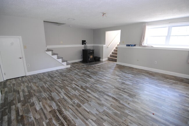 Building Photo - 19 Colonial Dr