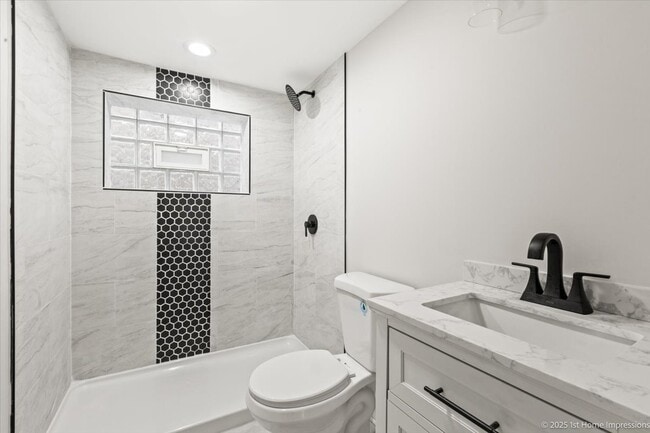 Building Photo - 15041 Irving Ave