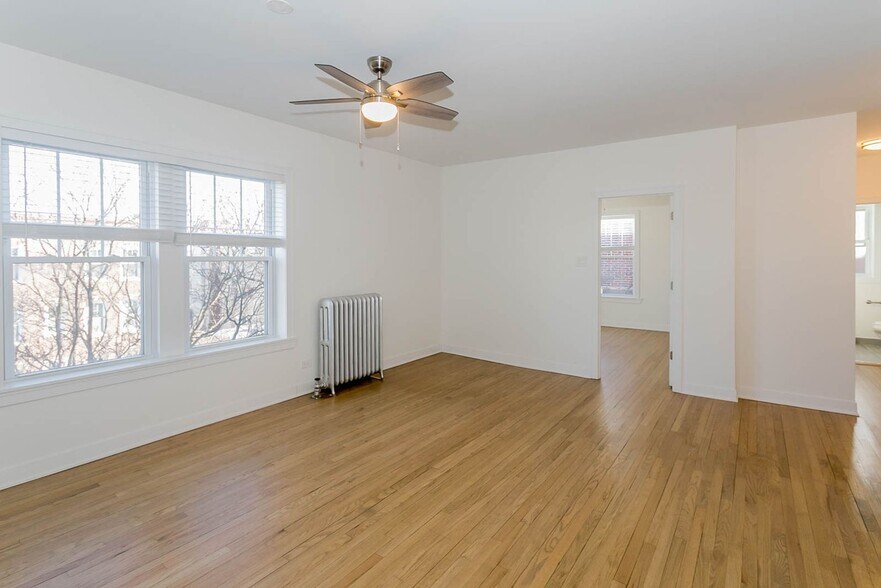 Building Photo - 5200 N Damen Ave