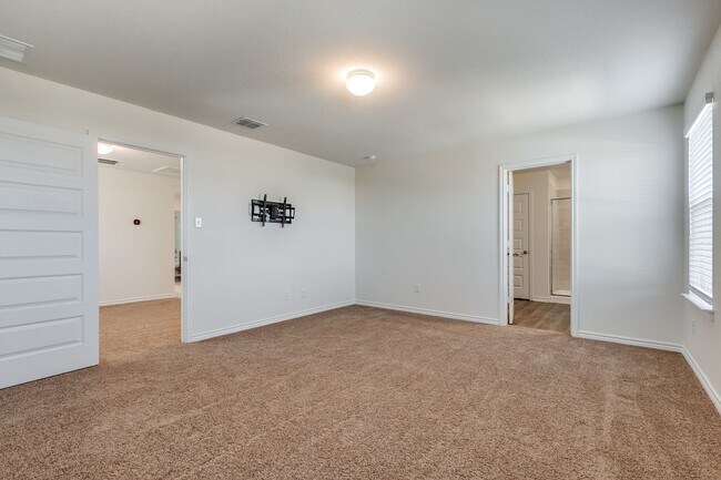 Building Photo - Welcome home to this 3-bedroom 2.5-bath in the desirable Marbella community