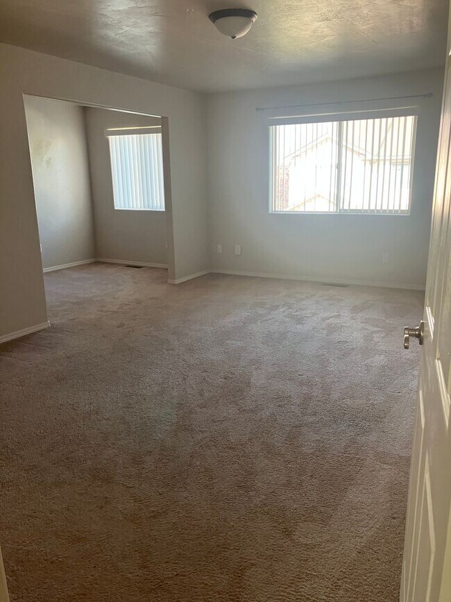 Building Photo - 1302 Kremer-2