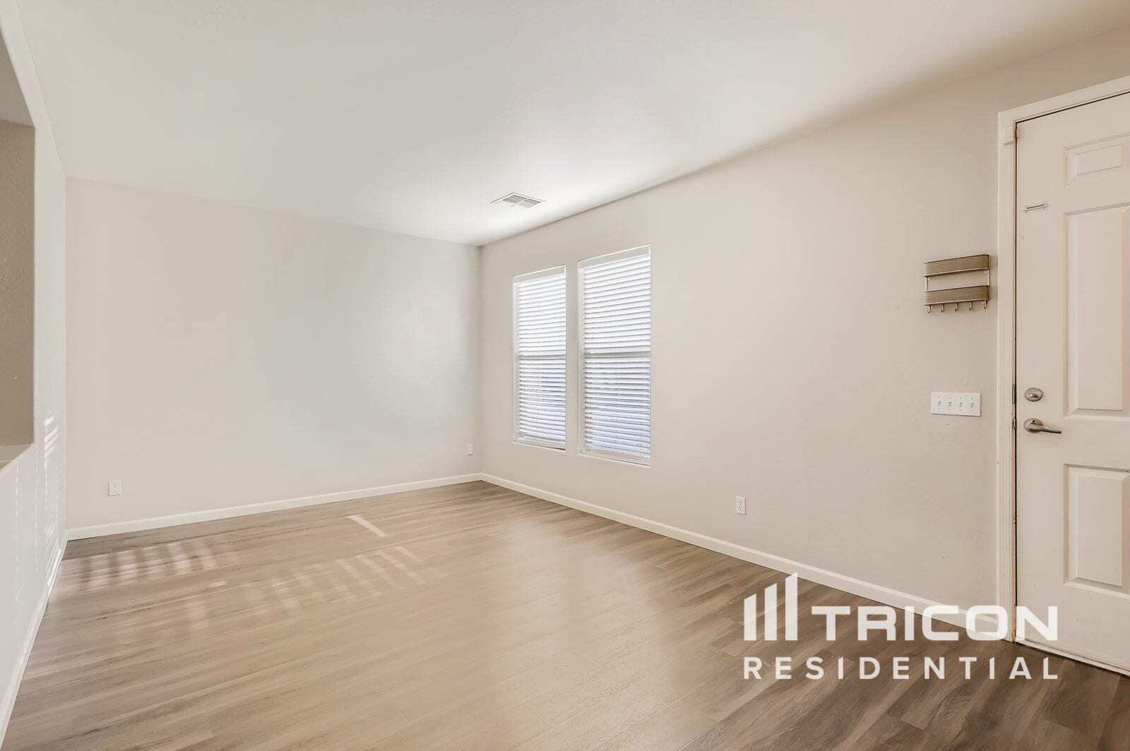 Building Photo - 26011 N Sandstone Way