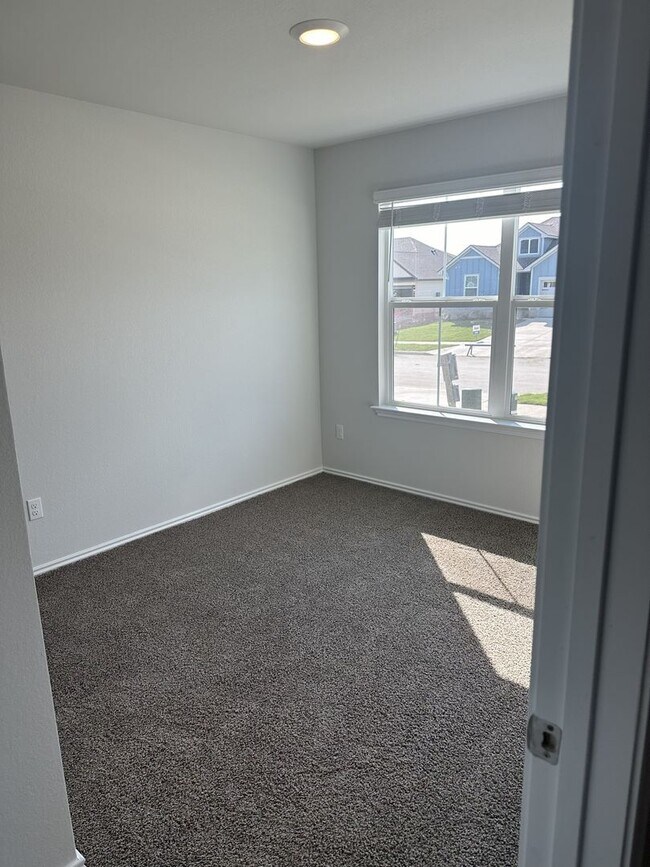 Building Photo - 3 Bedroom Home just MINUTES from Ft Hood!