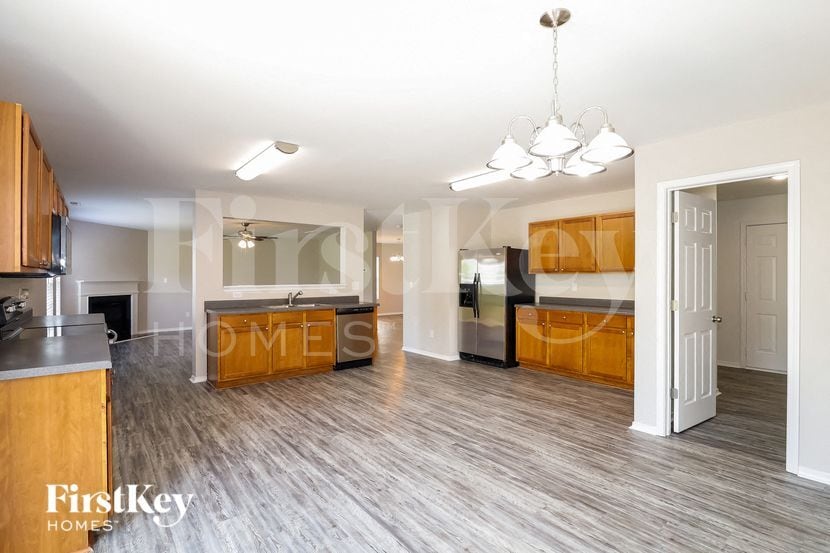 Building Photo - 933 Silverberry St