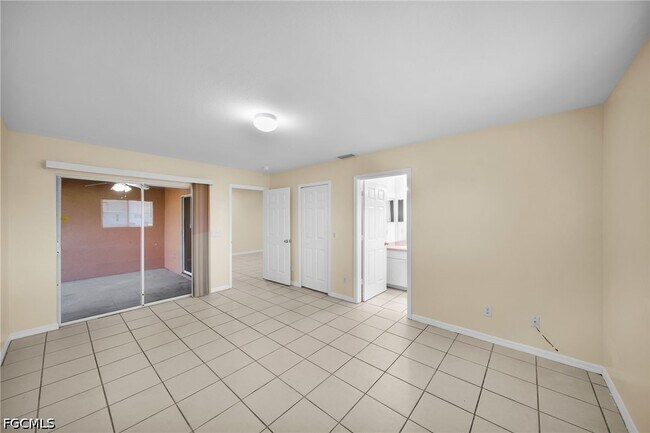 Building Photo - 3738 Santa Barbara Blvd