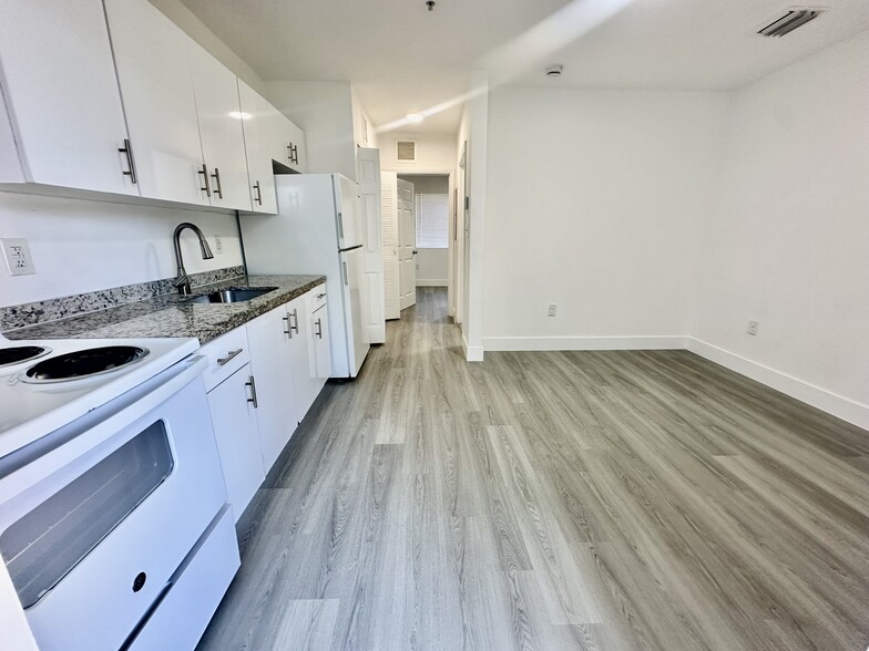 Building Photo - 11115 NE 13th Ave