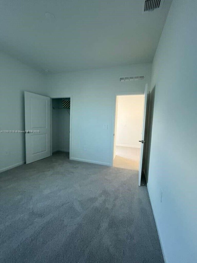 Building Photo - 5984 Zen Wy