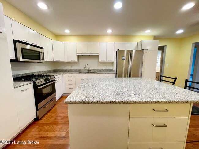 Building Photo - 816 Melford Ave