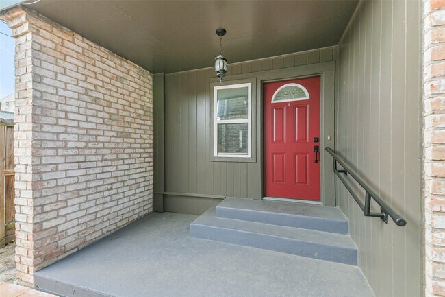 Building Photo - 5922 Fairdale Ln