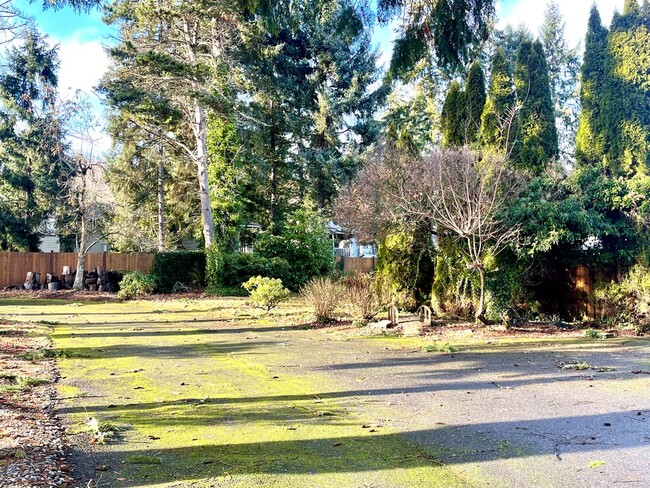 Building Photo - Gig Harbor 3 bd, fully fenced yard, shop &...