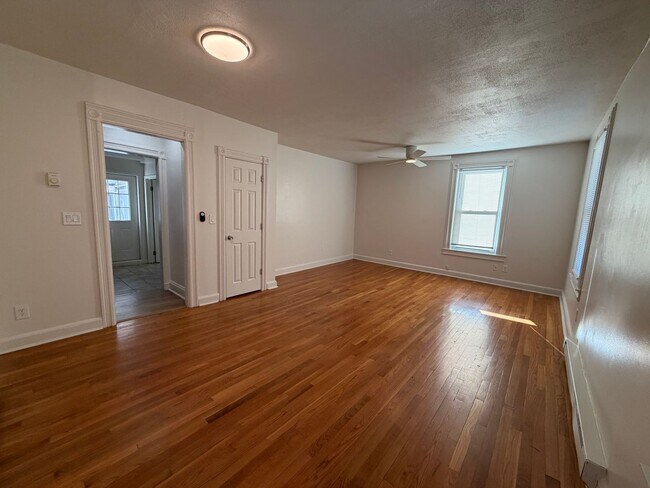 Building Photo - 1736 Main St