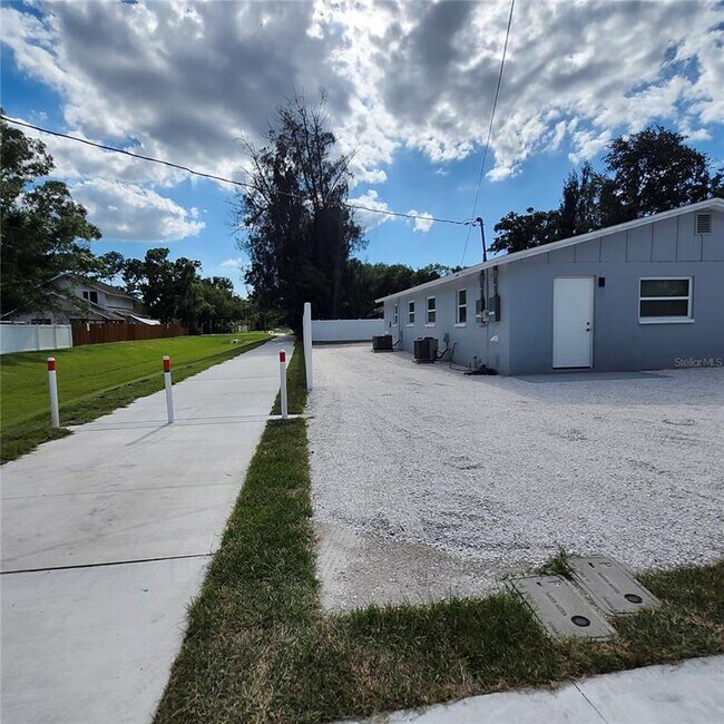 Building Photo - 15406 Avalon Ave