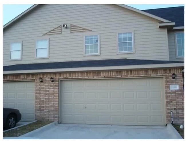 Building Photo - 12027 Clifton Oaks Dr