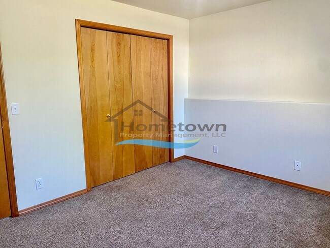 Building Photo - Beautiful 4 Bed 2 Bath Home on Corner Lot ...
