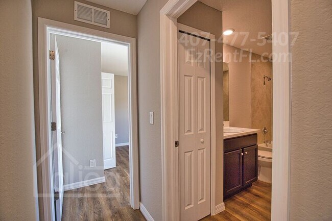 Building Photo - 121 Parish Dr