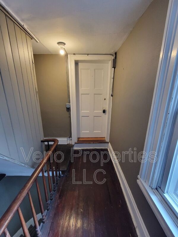 Building Photo - 16 2nd St