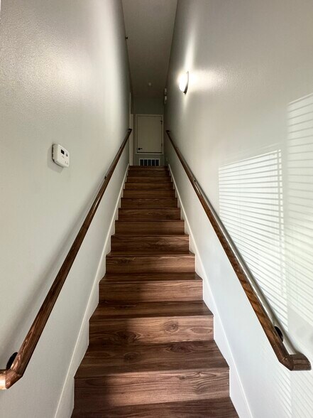 Building Photo - 1005 W Garfield St