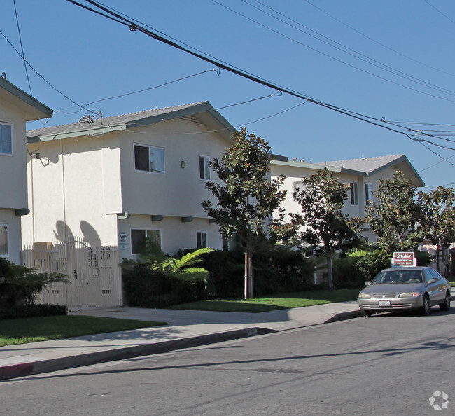 Building Photo - Newton Apartments