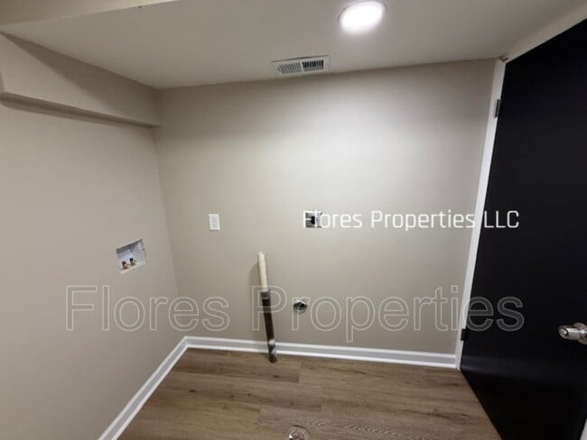 Building Photo - 1413 Cranwood Dr