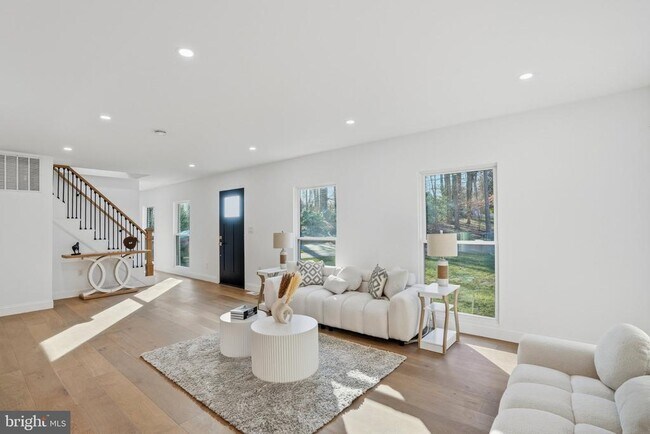 Building Photo - 10704 Howerton Ave