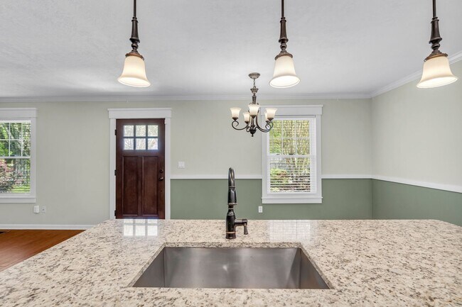 Building Photo - Beautiful Red Bank Home!