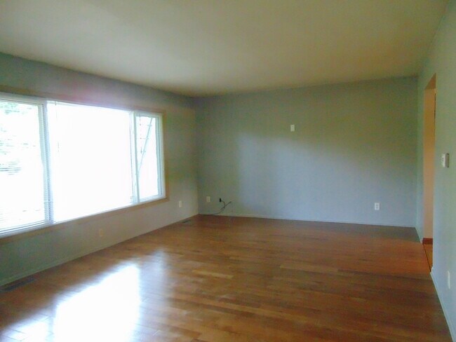Building Photo - 5333 Bluffton Rd