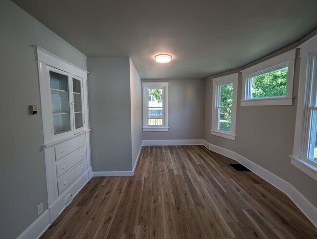 Building Photo - Remodeled 2-Bedroom Home with Main Floor Laundry & Two Car Garage