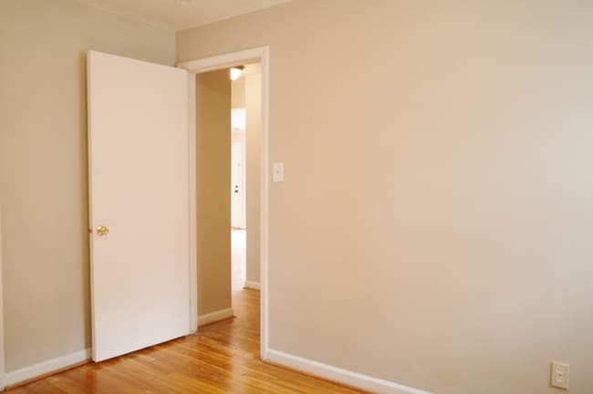 Building Photo - Charming 3-Bedroom Home in a Prime Locatio...
