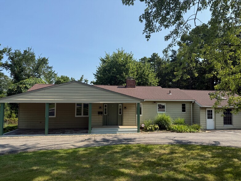 Building Photo - 511 E Royalton Rd