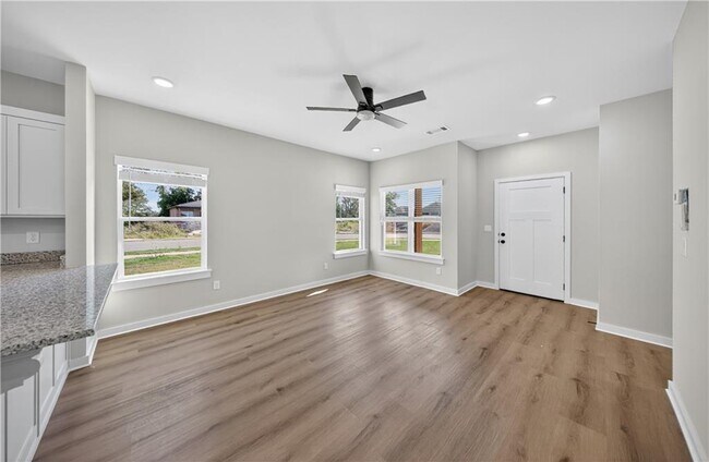 Building Photo - 601 Cosmos St