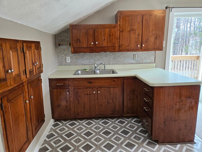 kitchen - 295 Shiloh Rd