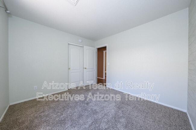 Building Photo - 8070 N Wild Aster Way