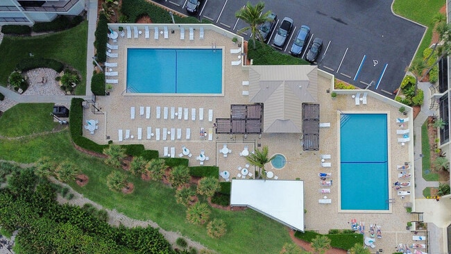 Building Photo - 9500 S Ocean Dr